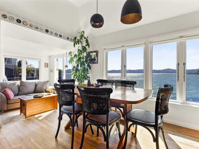 625 Marine Drive, Days Bay