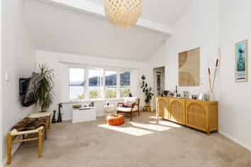 625 Marine Drive, Days Bay