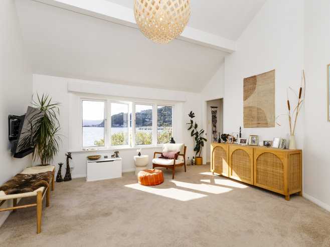 625 Marine Drive, Days Bay