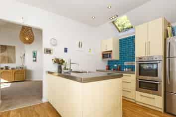 625 Marine Drive, Days Bay