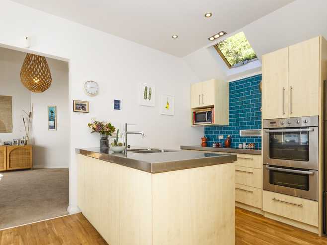 625 Marine Drive, Days Bay