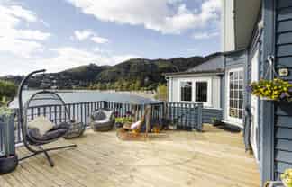 625 Marine Drive, Days Bay