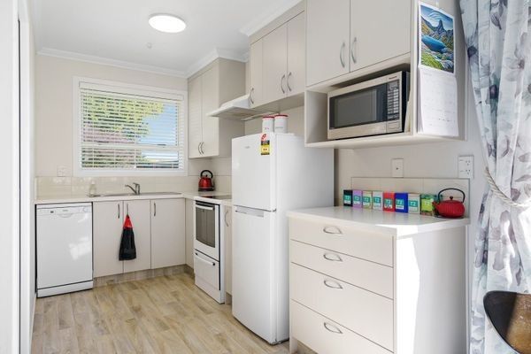 Beautiful, Two Bedroom Unit in Popular Cambridge East 4