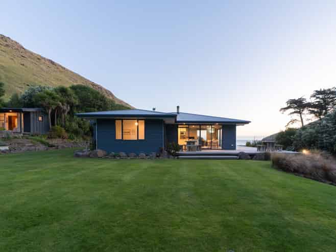 904 Te Oka Bay Road, Little River