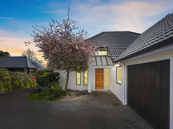 1A Charles Fox Place, Saint Johns