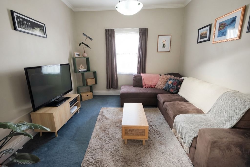 Charming Petone villa living 4