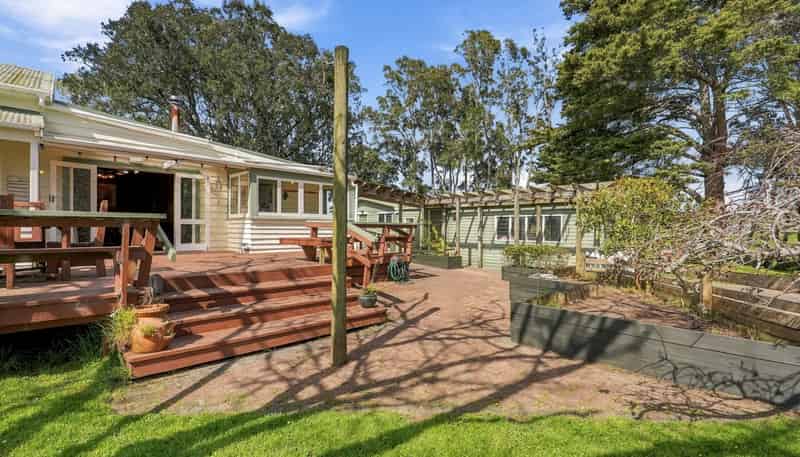 2059 State Highway 16, Helensville