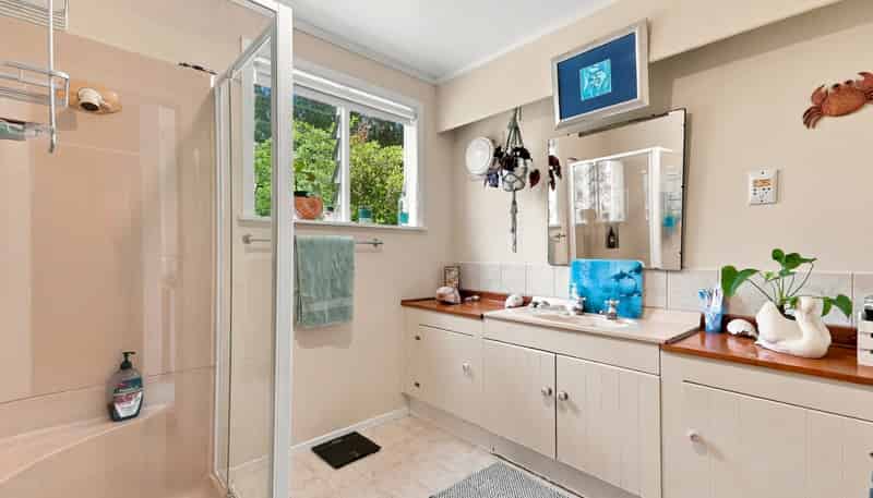 2059 State Highway 16, Helensville