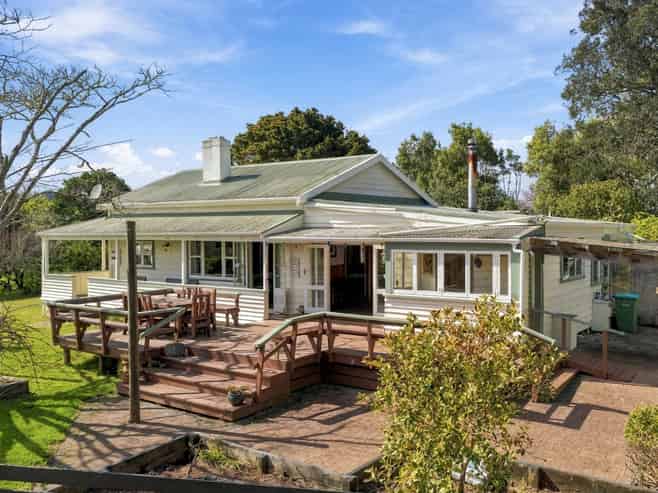 2059 State Highway 16, Helensville