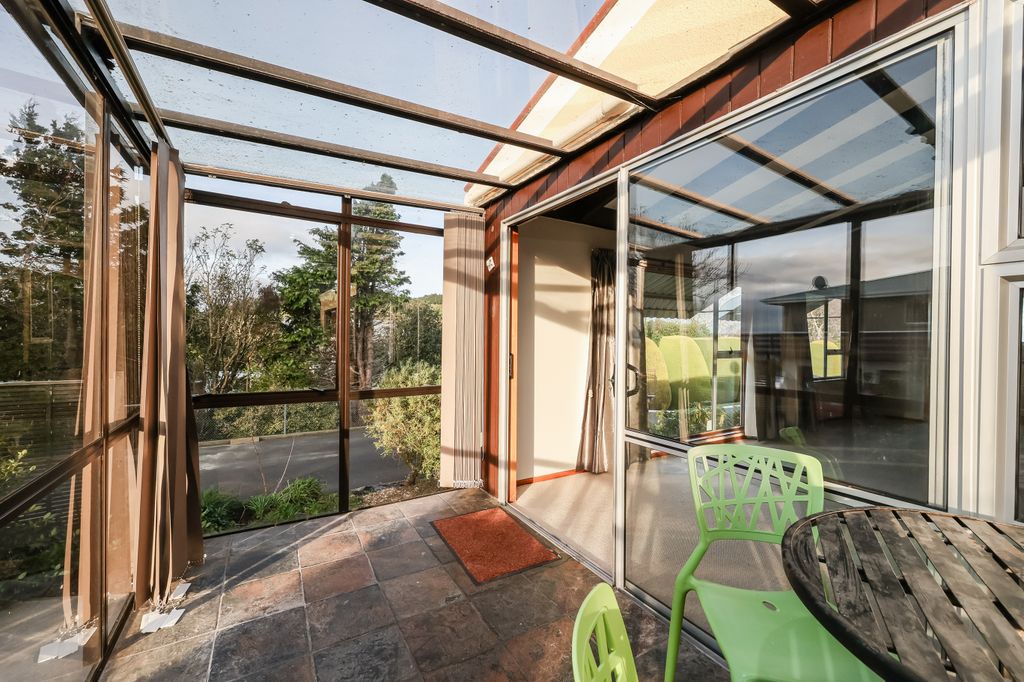 Sunny 2 Bedroom Unit in Highcliff 2