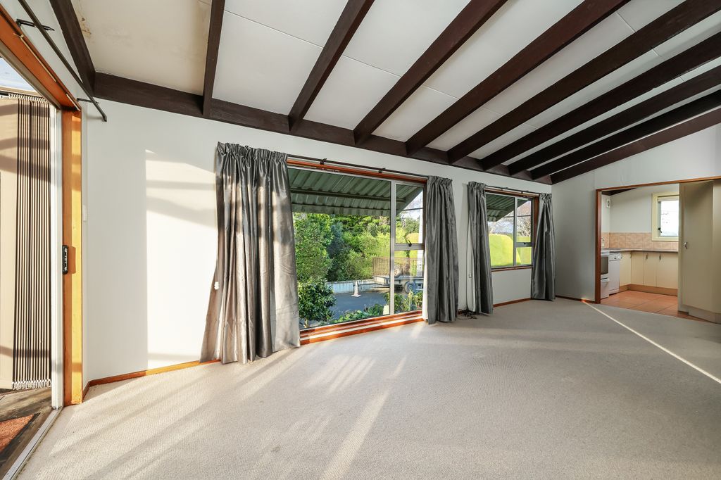Sunny 2 Bedroom Unit in Highcliff 4
