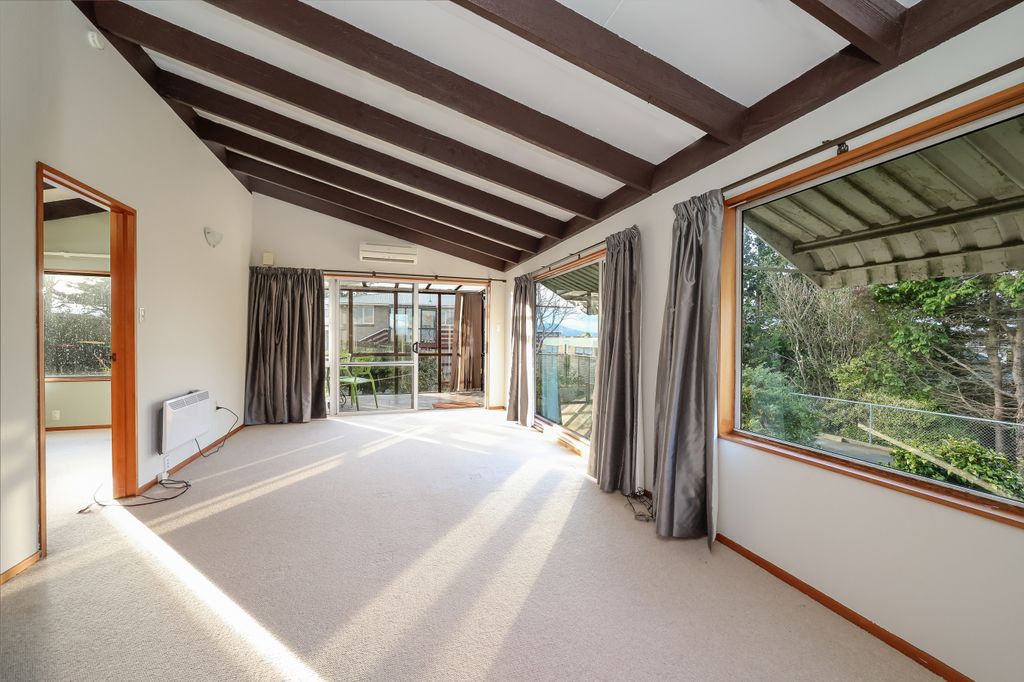 Sunny 2 Bedroom Unit in Highcliff 5