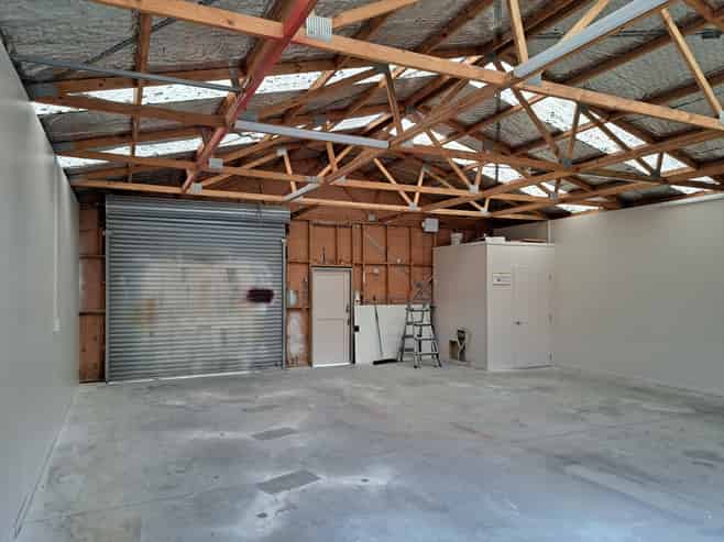 Small Warehouse/Workshop-Great Central Location