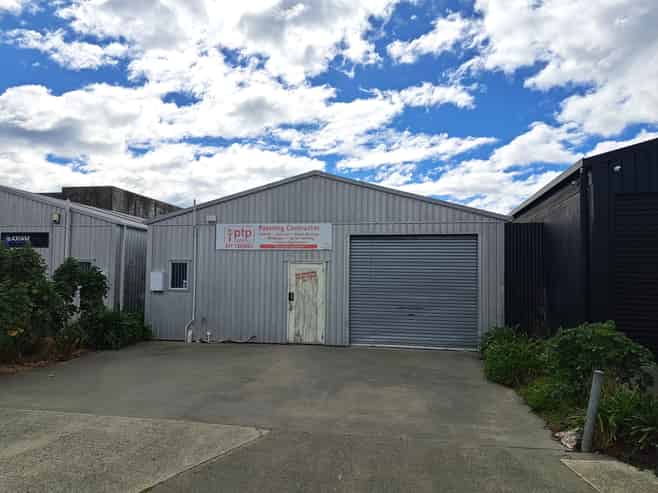 Small Warehouse/Workshop-Great Central Location