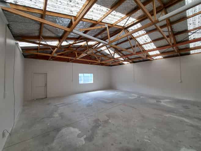 Small Warehouse/Workshop-Great Central Location