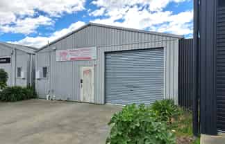 Small Warehouse/Workshop-Great Central Location