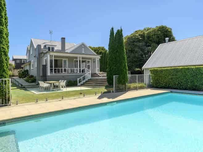 69 Grace Road, Avenues