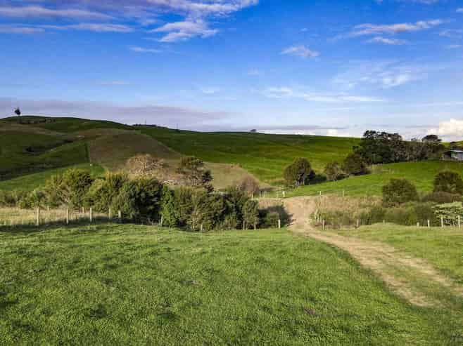 880 Findlay Road, Miranda