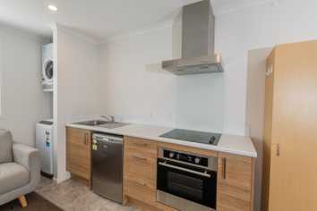 2/9 Hibiscus Avenue (Room D), Hamilton Lake