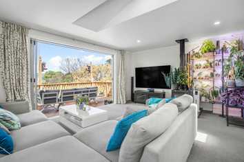 7 Gainsborough Grove, Belmont