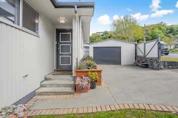 7 Gainsborough Grove, Belmont