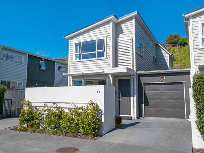 21 Sanremo Lane, Stanmore Bay