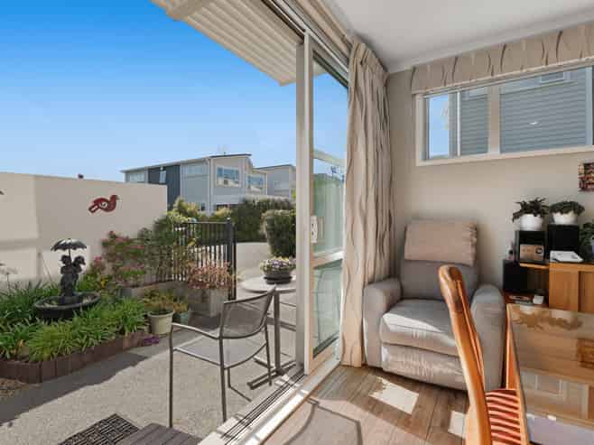 21 Sanremo Lane, Stanmore Bay