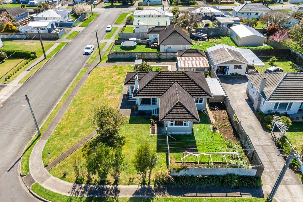 Bring Your Backyard Plans to Clyde Street 1