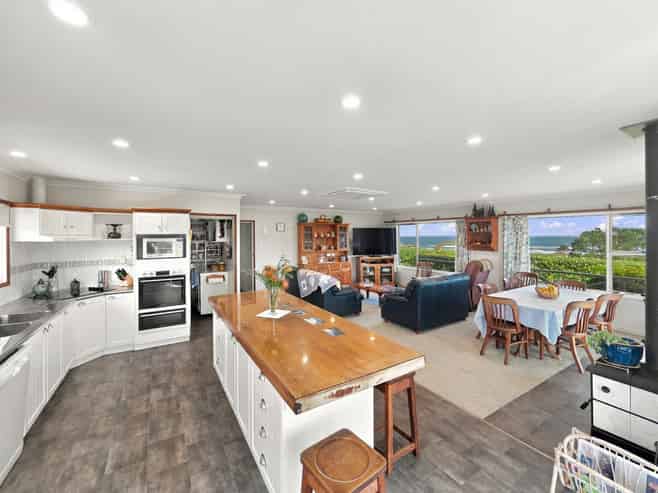 1117 Omamari Road, Omamari