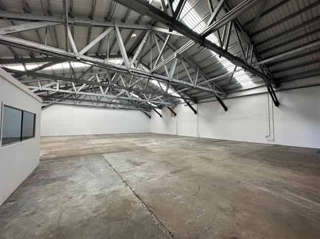 CBRE | Road-Front Warehouse in Tamaki Estate