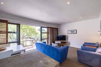 1F/3-7 Fourth Avenue, Onetangi
