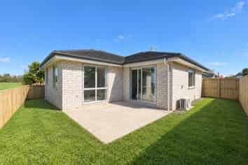 4/39 Saxbys Road, Deanwell