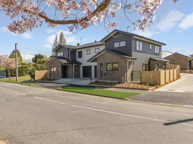 1 and 2/23 Wymer Terrace, Chartwell