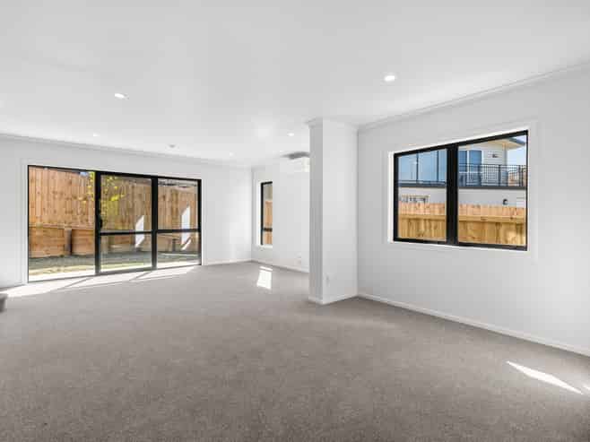 1 and 2/23 Wymer Terrace, Chartwell