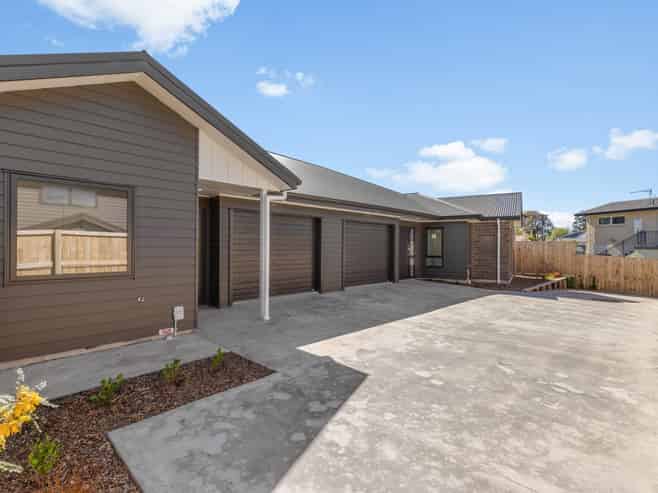 3 and 4/23 Wymer Terrace, Chartwell