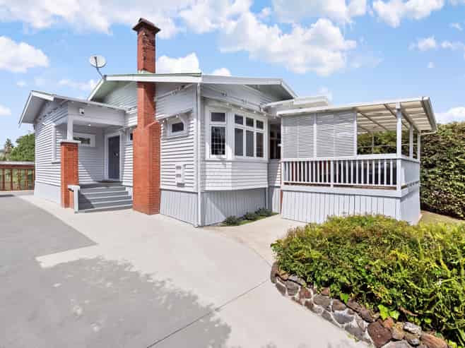 77 Woodward Road, Mount Albert