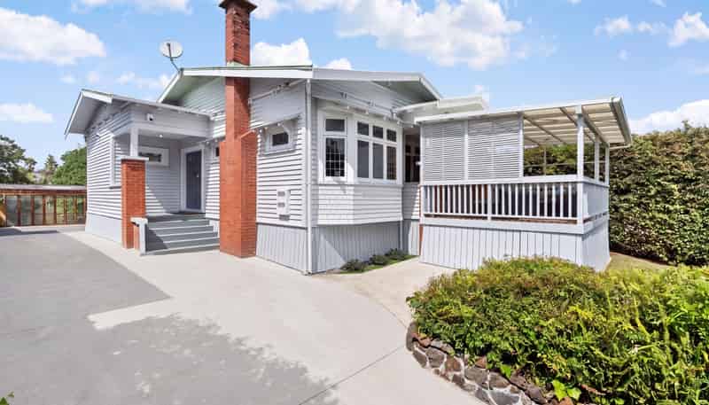 77 Woodward Road, Mount Albert