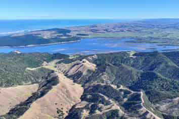372ha Coastal giant with epic Tasman sea views
