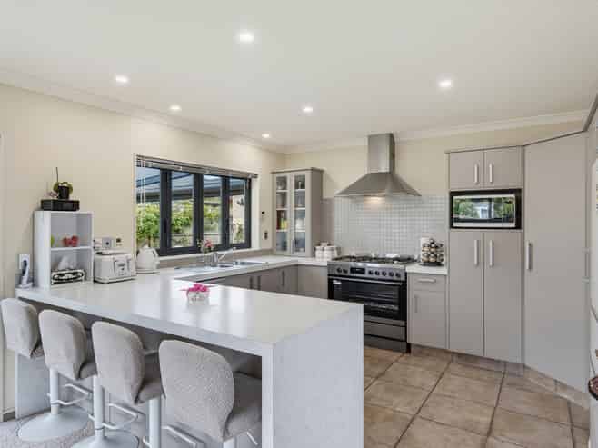 143 Milne Drive, Paraparaumu
