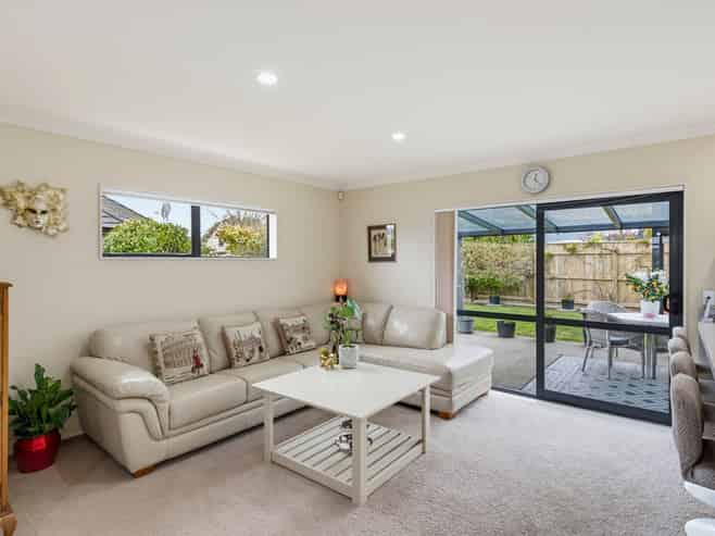 143 Milne Drive, Paraparaumu