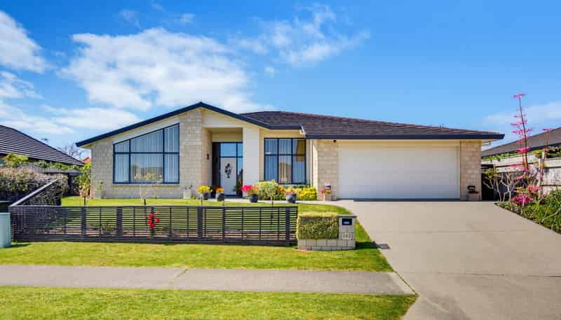 143 Milne Drive, Paraparaumu