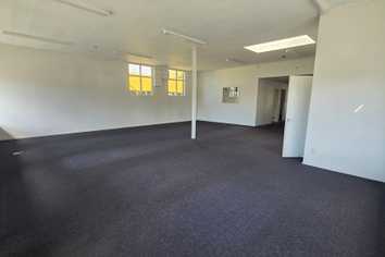 Showroom/Warehouse with Excellent Ferry Rd Profile