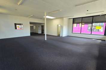 Showroom/Warehouse with Excellent Ferry Rd Profile