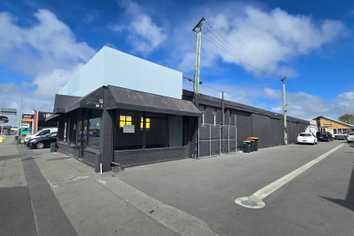 Showroom/Warehouse with Excellent Ferry Rd Profile
