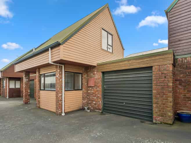 2/46 Brockworth Place, Riccarton