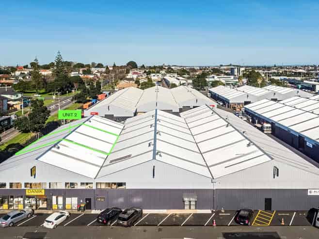 CBRE | Industrial Unit with Excellent Exposure