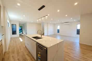 4/55 Spencer Road, Oteha