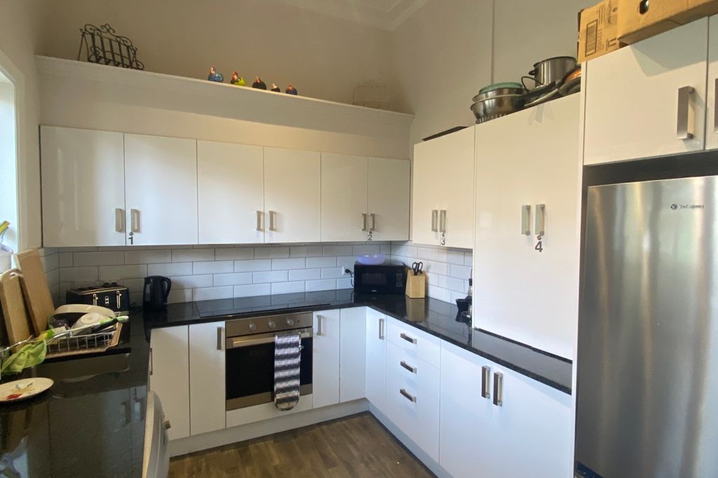 Room 3/66 Sydney Street, Petone 2