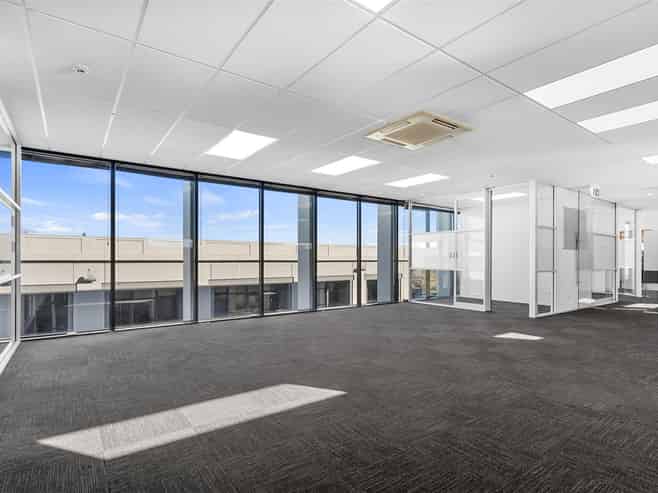 Modern Leslie Hills Drive Office | 355sqm