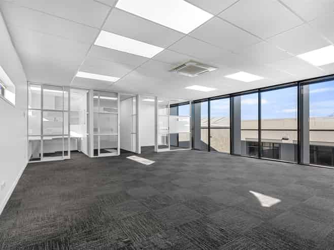 Modern Leslie Hills Drive Office | 355sqm